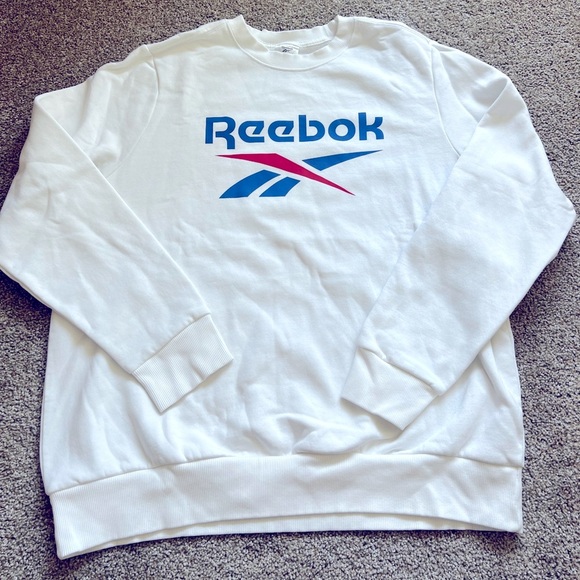 Reebok Sweatshirt  NEW!! - Picture 1 of 4